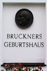 The plaque on the side of Bruckner's Gerburtshaus